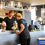 oesters open maken tourist shop yerseke