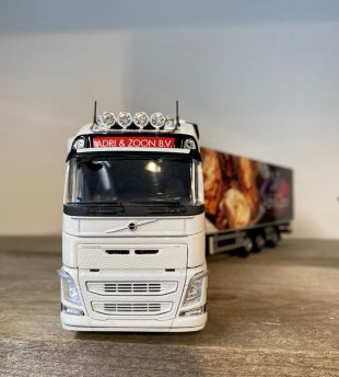 Miniatuur vrachtwagen Adri & Zoon