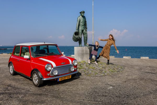 mosselmannetje en mini cooper yerseke