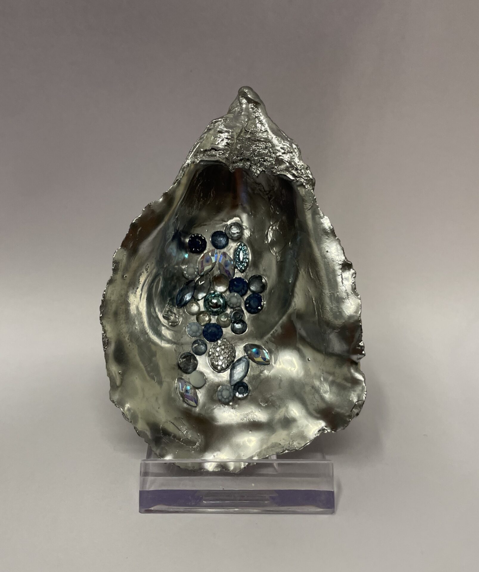 Handbeschilderde oester zilver met steentjes