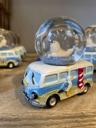 Glasbol VW busje met Zeehond